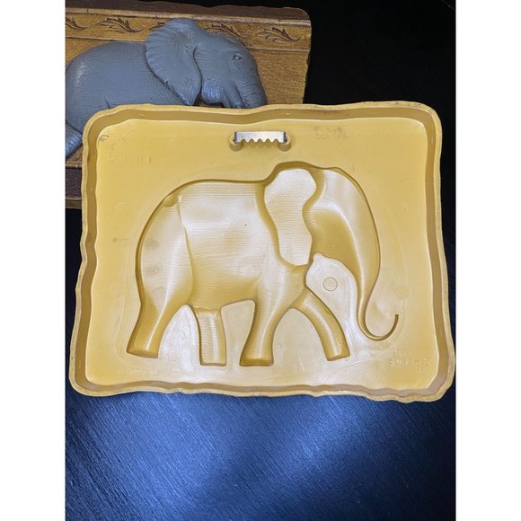 HOME INTERIORS ELEPHANT Plaques Wall Hangings Set of 2 - 1991 - 9 1/2" x 7 3/4" - Picture 6 of 8